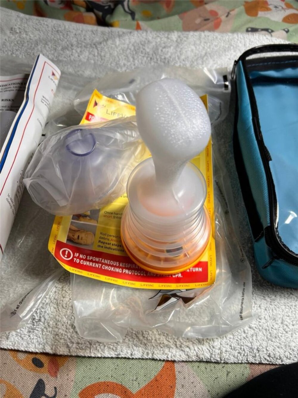 LifeVac Blue Travel Kit 2 Pack - Portable Suction Device NEW - Picture 10 of 10
